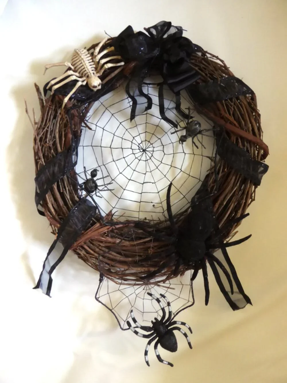 18” HALLOWEEN SPIDER WREATH NATURAL RATTAN FIBER CREEPY DECOR LIKE NEW
